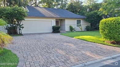 Building Photo - 10579 Castlebrook Dr