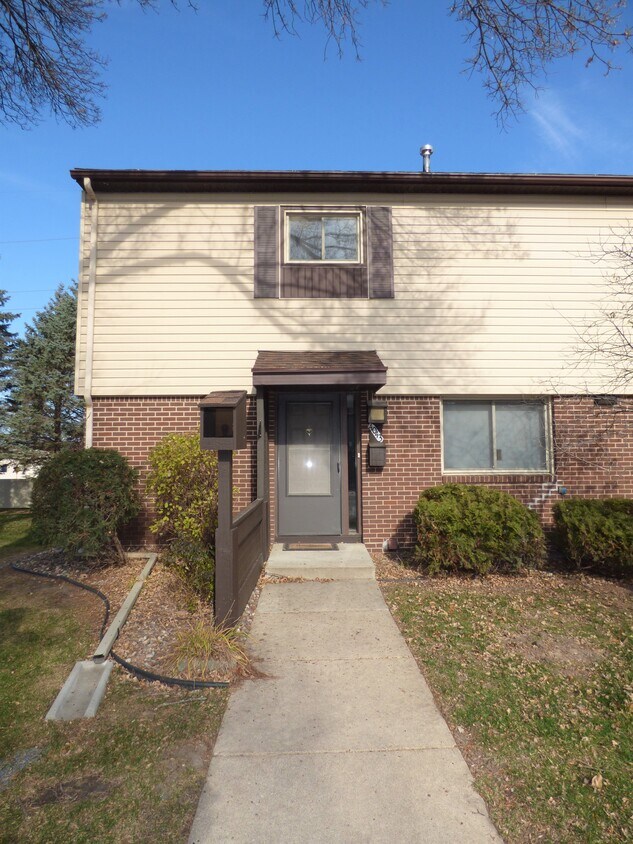 4043 18th Ave NW, Rochester, MN 55901 Townhome Rentals in Rochester
