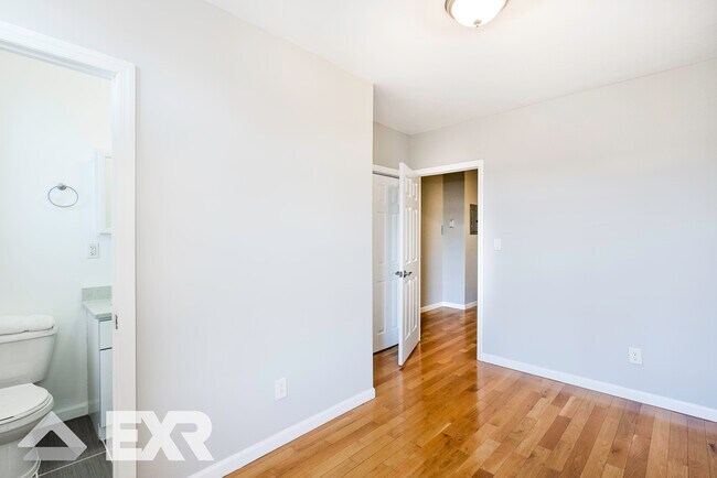 Foto del edificio - 32-38-38 48th St