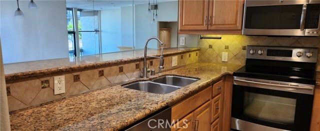 Building Photo - 8127 Marina Pacifica Dr N