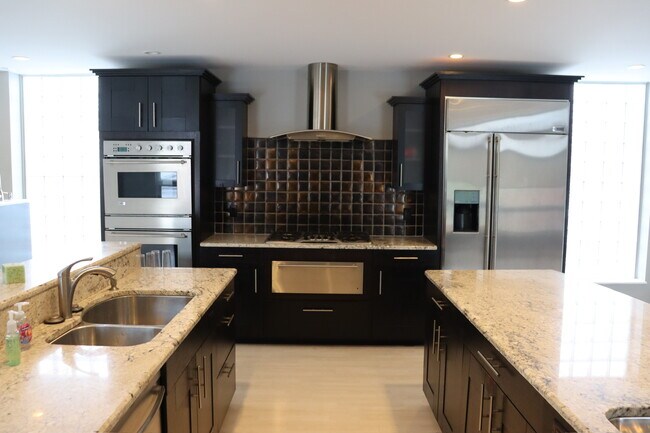 Kitchen - 615 W 9 Mile Rd