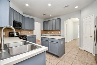 Building Photo - 3019 Red Oak Leaf Trail