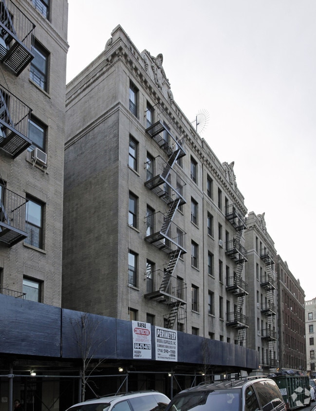 Building Photo - 510 W 188th St