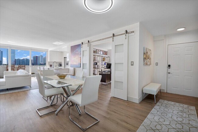 Foto del edificio - 3703 NE 166th St