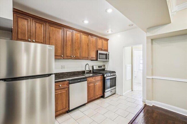 Building Photo - 1429 Parkwood Pl NW