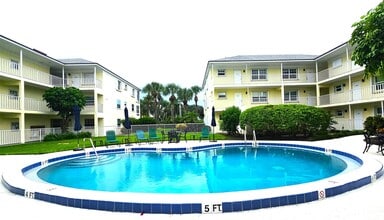 Building Photo - 1441 Ocean Dr