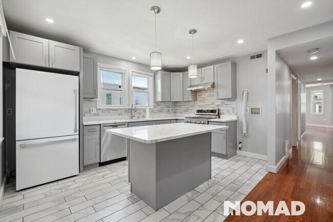 Building Photo - Charming 4BR Duplex in Dorchester