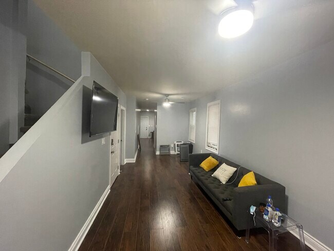Foto del edificio - 6349 S Langley Ave