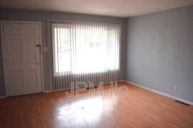 Building Photo - 505 Kirman