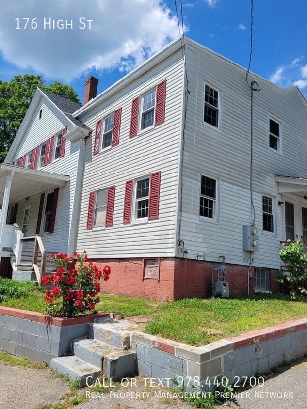 Primary Photo - 3 Bedroom Available in Somersworth!