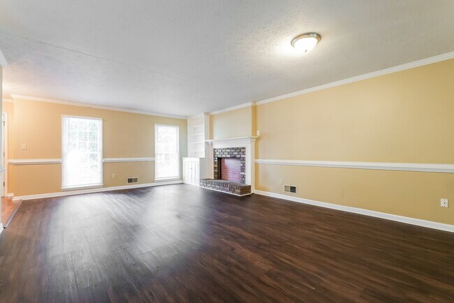 Foto del edificio - 2432 Hillboro Cir S W