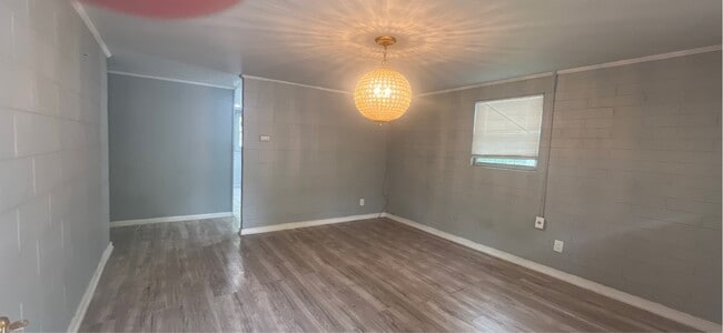 Building Photo - 1308 E Roosevelt Ave