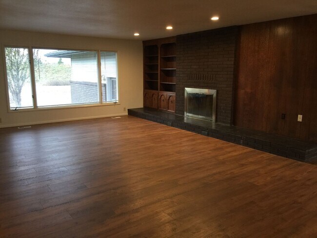 Building Photo - STATUS: UNAVAILABLE; RENTED-R38