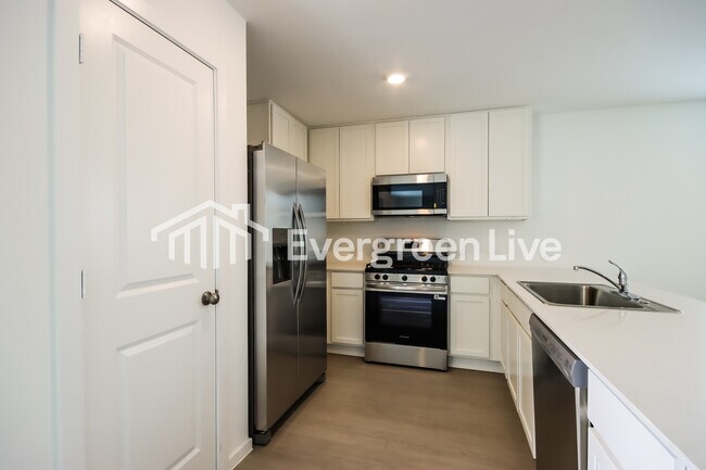 Building Photo - 6014 Patriot Sound Drive