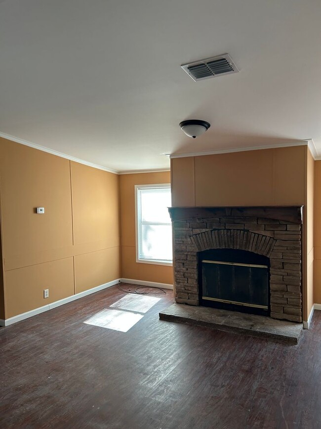 Building Photo - Spacious 4 Bedroom 2 Bath Mobile Home $ 19...
