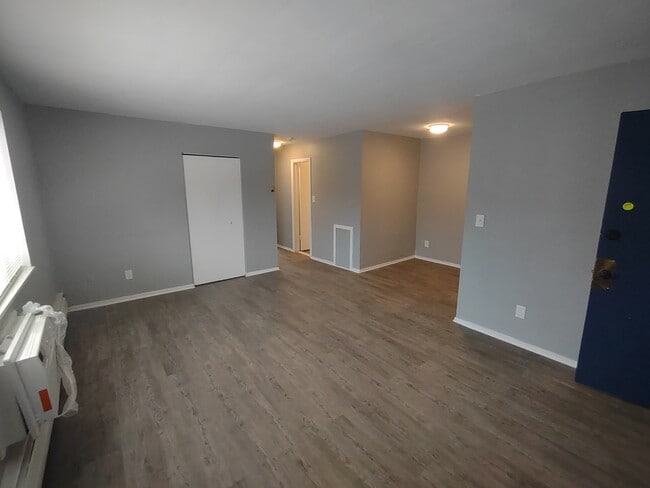 Building Photo - Creekside Apartments