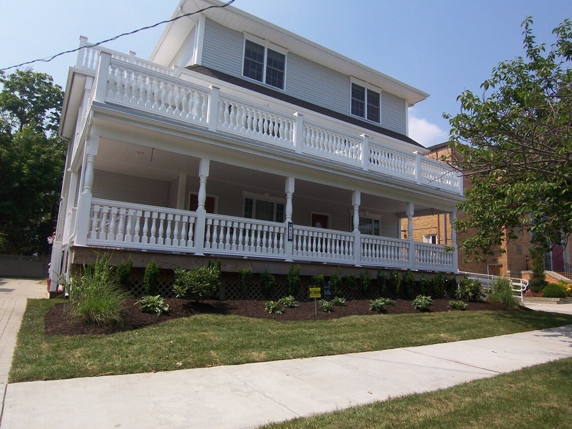 Primary Photo - 408 Asbury Ave