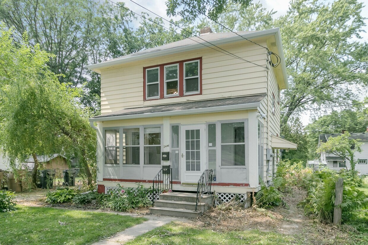 Foto principal - 2446 E Johnson St