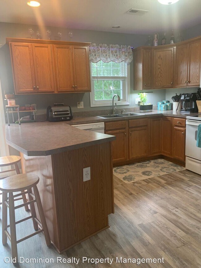 Building Photo - 3 br, 2.5 bath House - 3049 Taylor Spring ...
