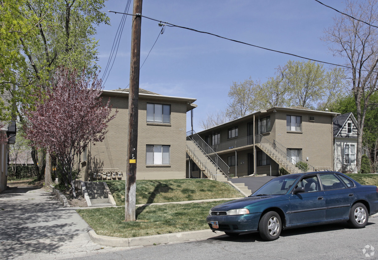 Foto del edificio - First Avenue Apartments