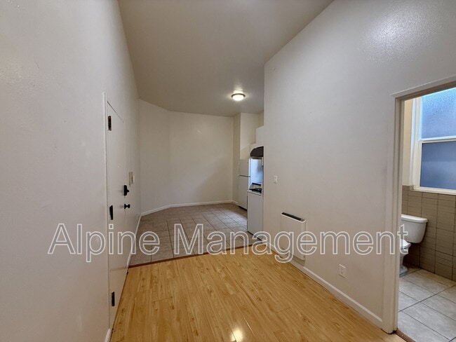 Building Photo - 2315 Mission St