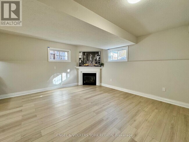 Photo du bâtiment - 125 Sovereigns Gate