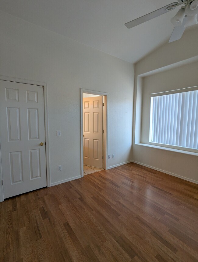 Foto del edificio - 8947 E Crescent Ave