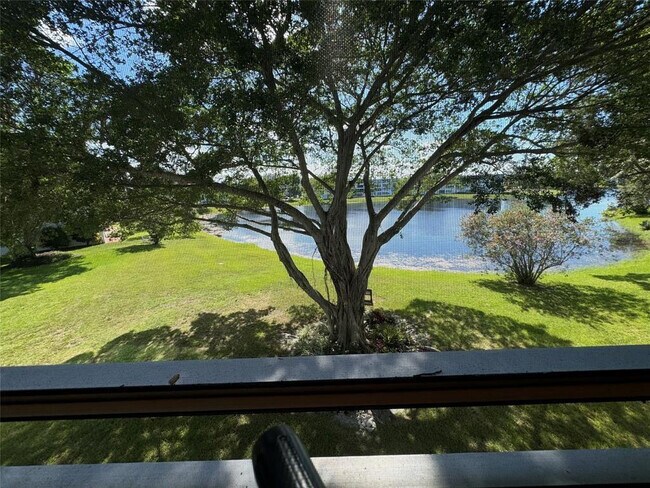 Building Photo - 3058 Cambridge C