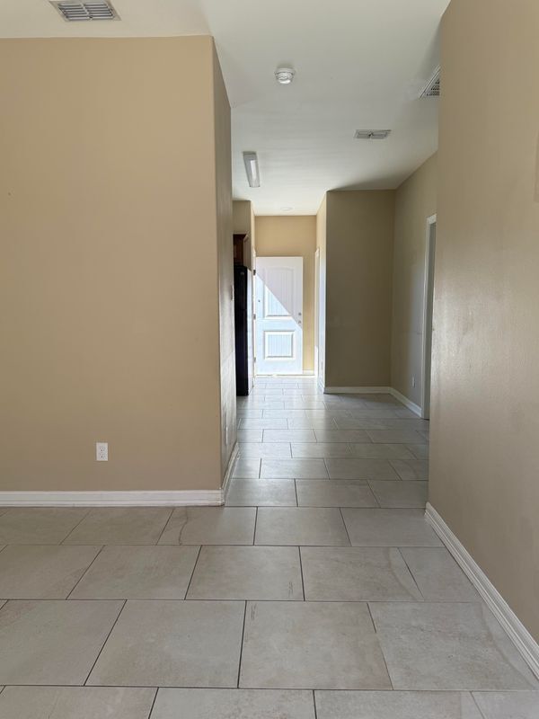 Foto del edificio - 2713 E Eisenhower Ave