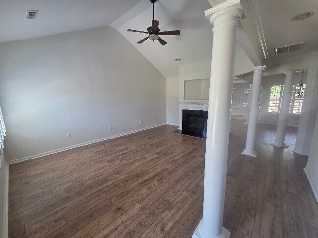 Foto del edificio - 418 Rosemeade Ct