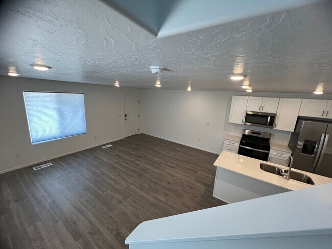 Building Photo - Brand New Old Sorrel Townhomes