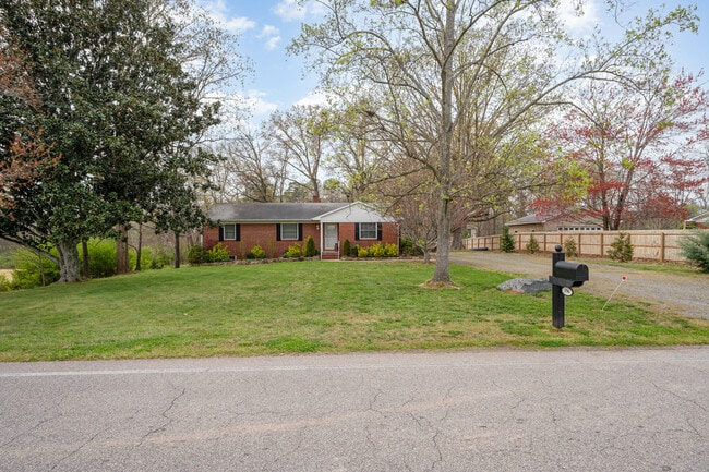 Building Photo - 296 Hopewell Church Rd