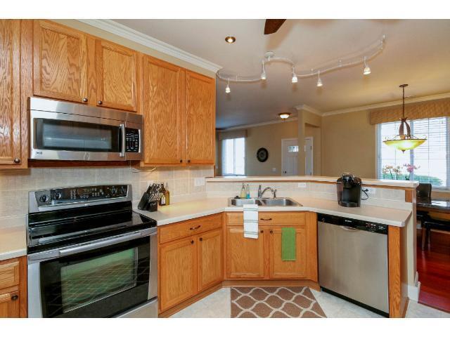 Foto del edificio - Updated end unit townhome in Shakopee *3 B...