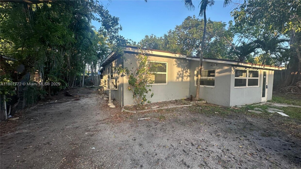 Foto principal - 13845 NW 6th Ave