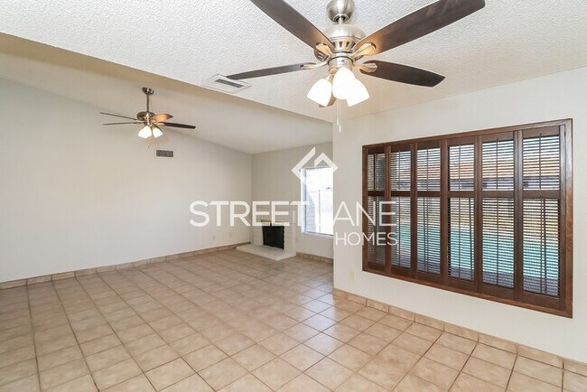 Foto del edificio - Charming 3 bedroom POOL home in Glendale!