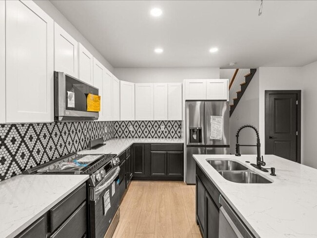 Building Photo - Knoxville 37914 - 3 bedroom, 3 bath stunni...