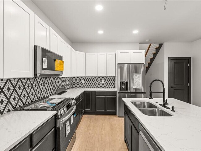 Foto del edificio - Knoxville 37914 - 3 bedroom, 3 bath stunning townhome apartment in Park City area of Knoxville - ...