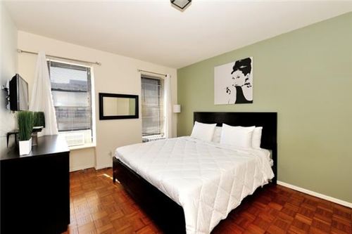 Foto del edificio - 280 E 83rd St