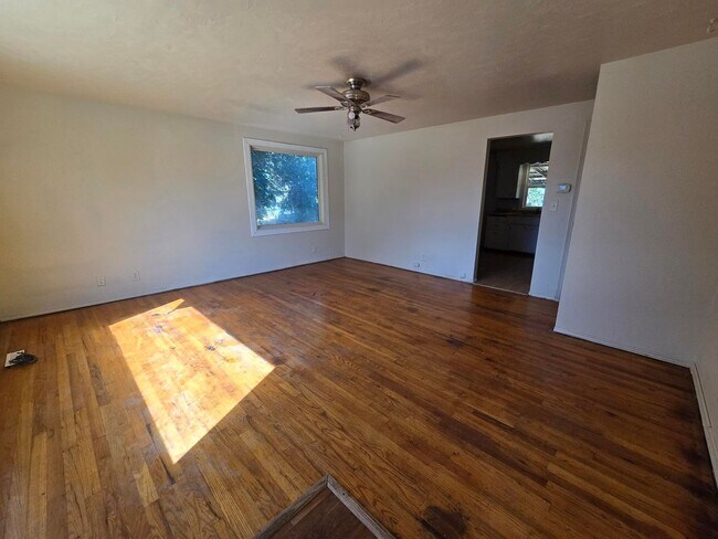 Building Photo - North side 3 bed 1 bath home