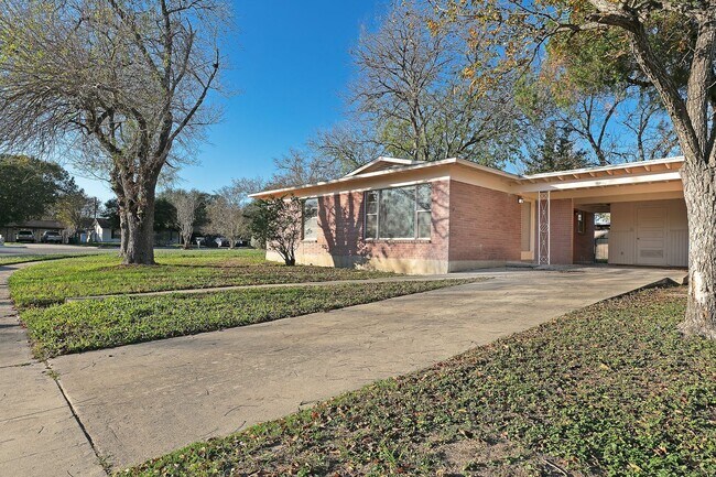 Foto del edificio - 3 br, 1 bath House - 1603 Peterson Ave.