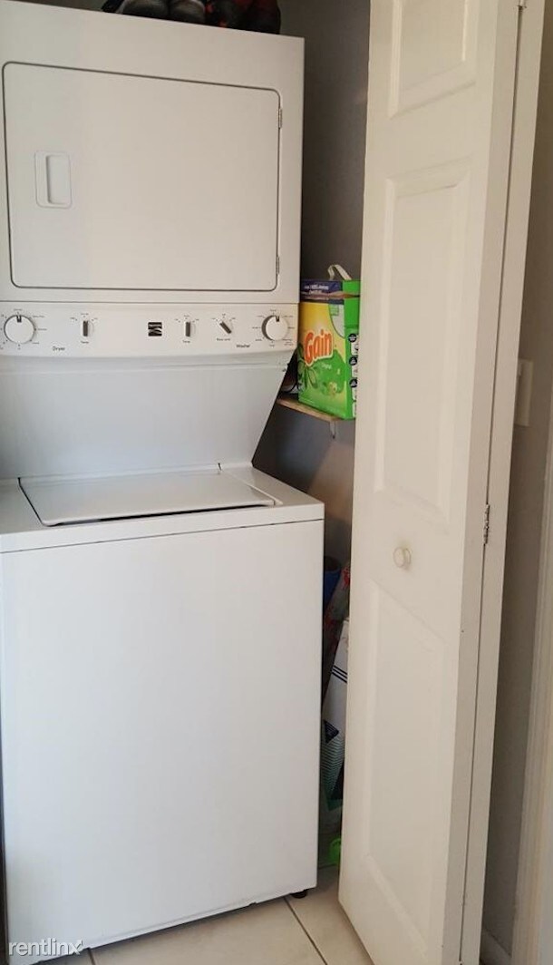 Foto del edificio - 6881 NW 179th St