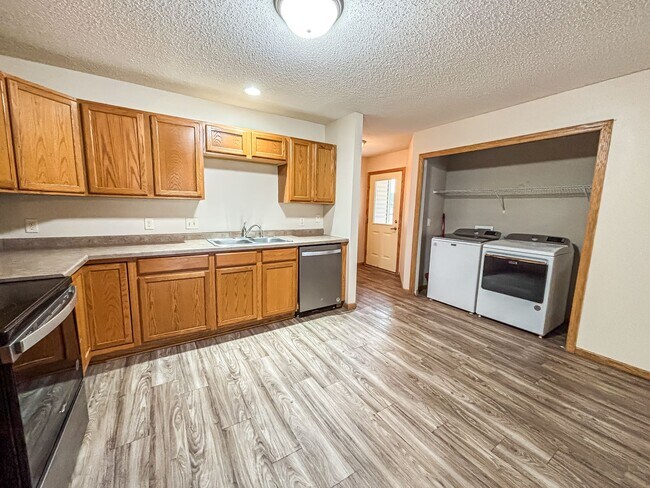 Foto del edificio - 1627 Gunston Dr