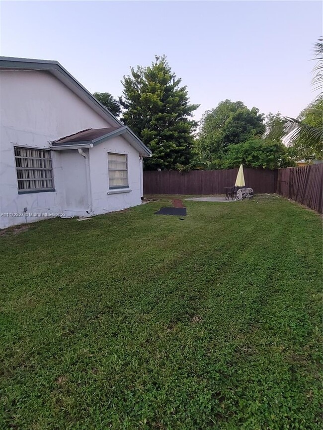 Foto del edificio - 22780 Family Cir