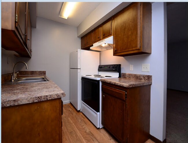 Foto del edificio - 2321 Benson Gardens Blvd