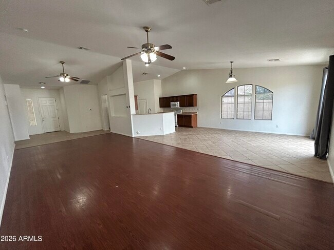 Foto del edificio - 2202 W Carter Rd