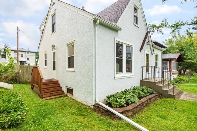 Building Photo - 1016 Gould Ave NE