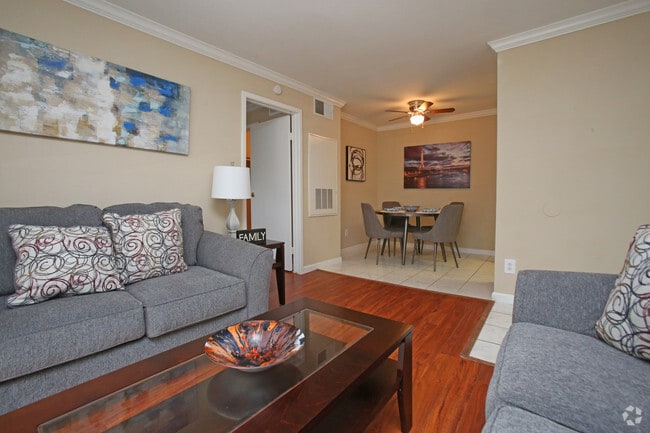 Interior Photo - Falls of West Oaks