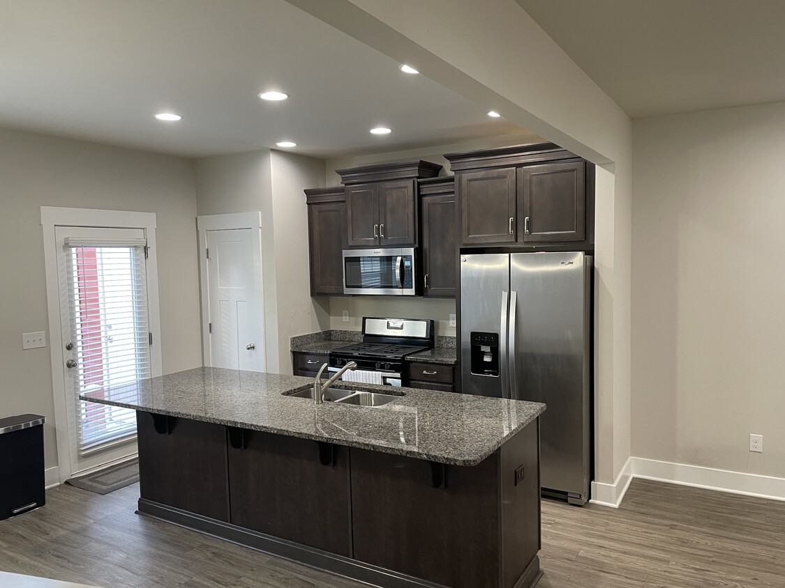 Foto principal - 377 Hague Dr