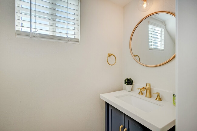 Foto del edificio - 2301 E University Dr