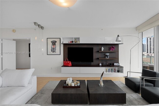 Foto del edificio - 19955 NE 38th Ct